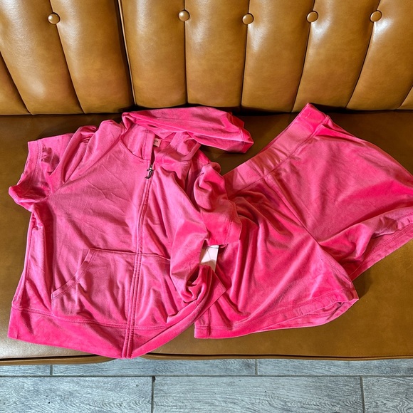Juicy Couture Pink Velour Tracksuit Short Set NWT Pink Party - Picture 1 of 7